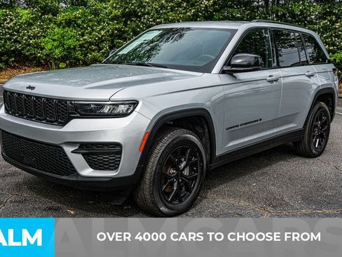 Used 2025 Jeep Grand Cherokee Altitude AWD/4WD image 2