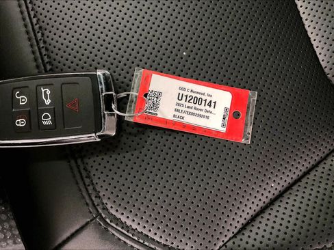 Used 2025 Land Rover Defender 110 S image 32