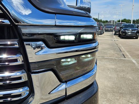 Used 2025 RAM 2500 Laramie AWD/4WD image 12