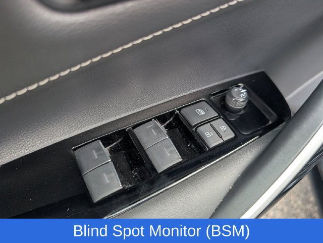 Used 2022 Toyota Corolla XSE FWD image 14