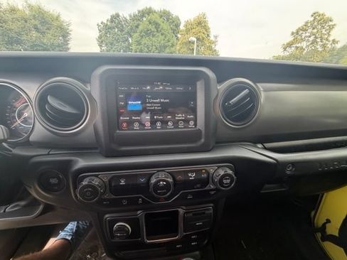Used 2022 Jeep Wrangler Sport AWD/4WD image 13