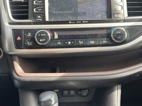 Used 2018 Toyota Highlander Limited Platinum w/ Protection Package #3 image 33