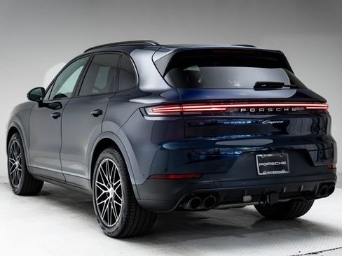 Certified 2026 Porsche Cayenne AWD/4WD image 3