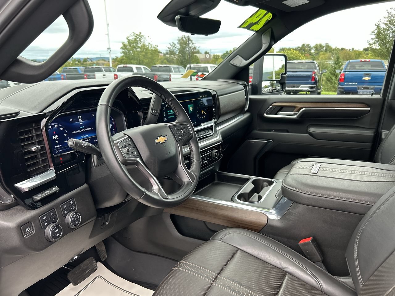 Used 2024 Chevrolet Silverado 2500 High Country w/ Technology Package AWD/4WD image 25