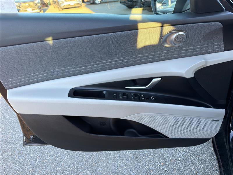 Used 2024 Hyundai Elantra Limited FWD image 9