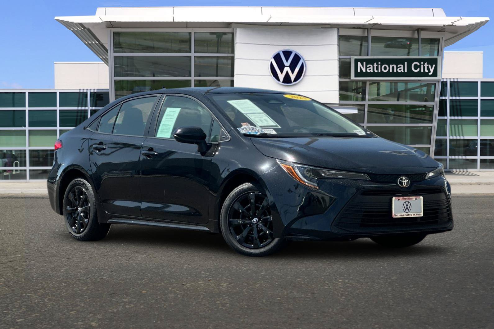 Used 2023 Toyota Corolla LE FWD image 2