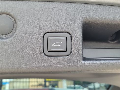 Used 2024 Chevrolet Equinox Premier AWD/4WD image 9