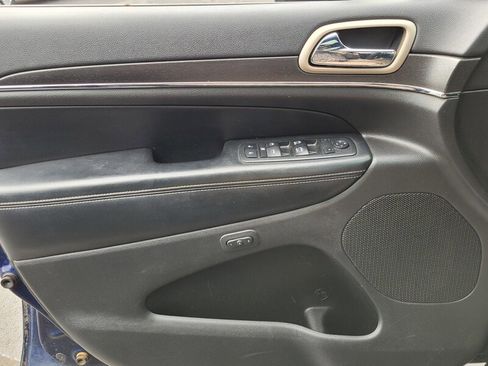 Used 2017 Jeep Grand Cherokee Limited w/ Luxury Group II image 28