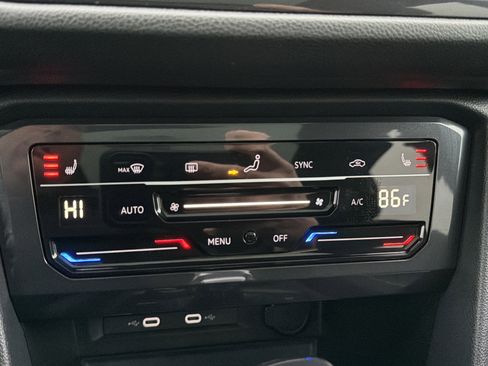 Used 2023 Volkswagen Tiguan SE R-Line image 30