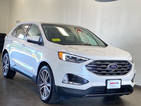 Used 2024 Ford Edge Titanium w/ Equipment Group 301A AWD/4WD image 2