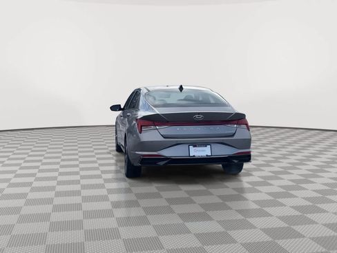Used 2023 Hyundai Elantra Limited image 7