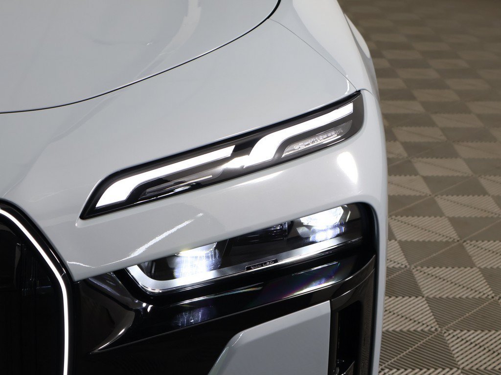Used 2025 BMW i7 xDrive60 w/ Premium Package AWD/4WD image 17