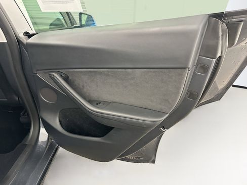 Used 2023 Tesla Model Y Long Range AWD/4WD image 31
