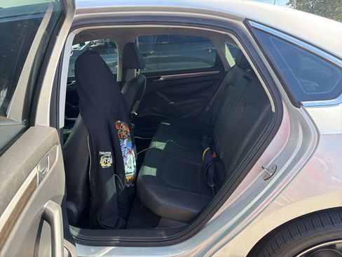 Used 2018 Volkswagen Passat 2.0T SE image 14