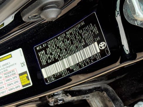 Used 2025 Toyota Corolla LE image 29