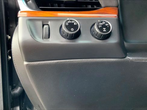 Used 2016 Cadillac Escalade ESV Luxury AWD/4WD image 33