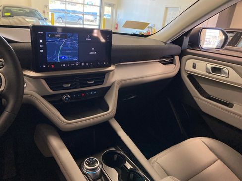 New 2026 Ford Explorer Active w/ Active Comfort Package image 22