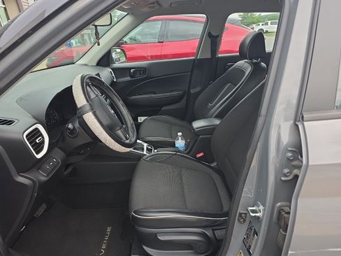 Used 2022 Hyundai Venue Limited w/ Cargo Package FWD image 12