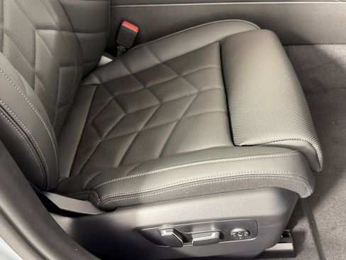 New 2026 BMW 550e xDrive image 31