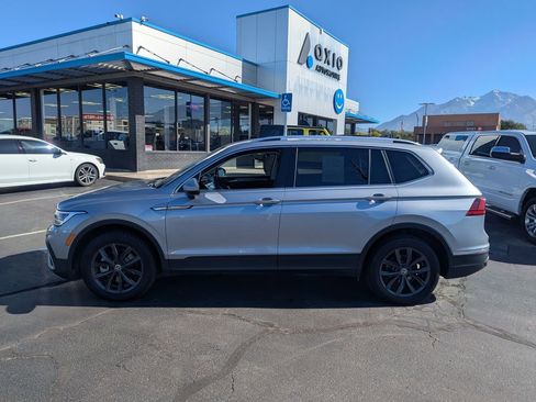 Used 2024 Volkswagen Tiguan SE AWD/4WD image 8