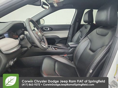 Certified 2024 Jeep Compass Limited image 19