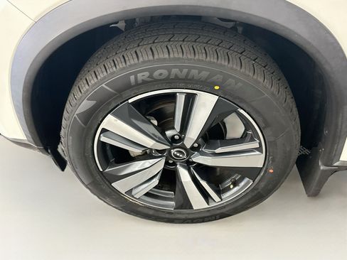 Used 2023 Nissan Rogue SL AWD/4WD image 11