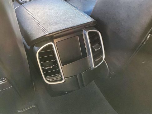 Used 2017 Porsche Cayenne Platinum Edition image 10