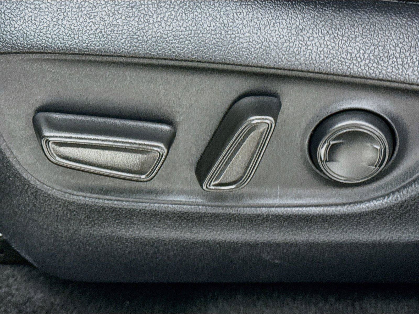 Used 2025 Toyota RAV4 XLE AWD/4WD image 20