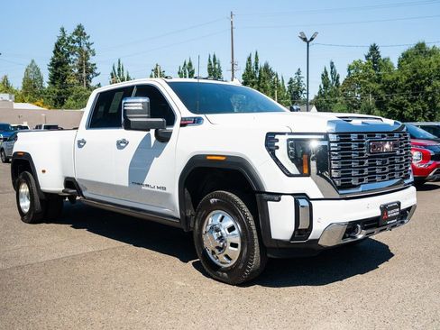 Used 2025 GMC Sierra 3500 Denali w/ Denali Reserve Package AWD/4WD image 1