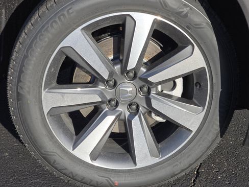 New 2025 Honda Pilot Touring image 15