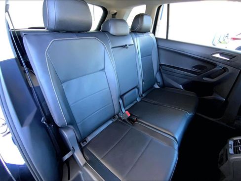 Used 2021 Volkswagen Tiguan SE image 21