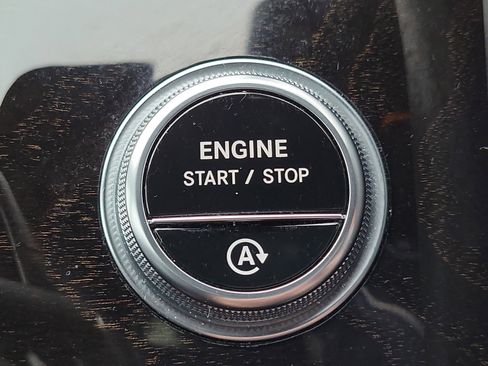 Used 2023 Mercedes-Benz GLC 300 4MATIC image 31