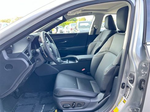 Certified 2025 Lexus ES 300h w/ Premium Package image 12