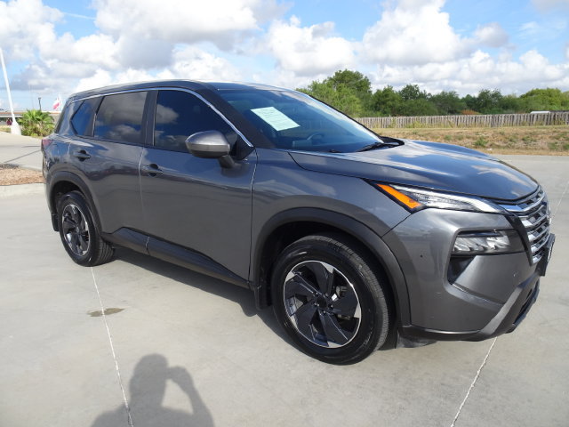 Used 2025 Nissan Rogue SV FWD image 3