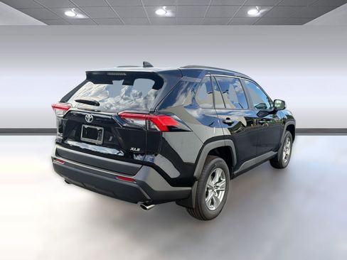 Used 2025 Toyota RAV4 XLE w/ Convenience Package FWD image 8