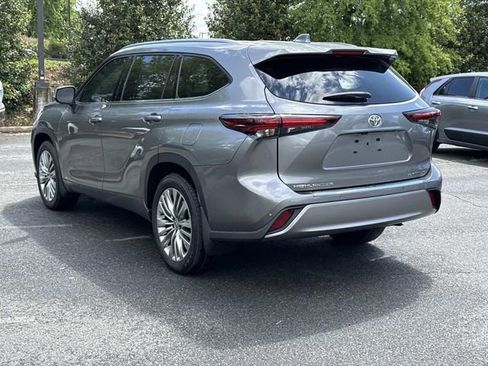Used 2026 Toyota Highlander Platinum AWD/4WD image 4