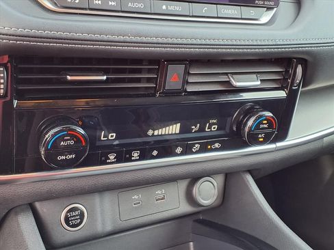 Used 2022 Nissan Rogue SV AWD/4WD image 9