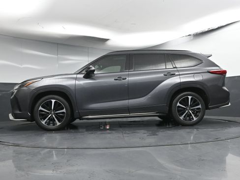 Used 2021 Toyota Highlander XSE image 31