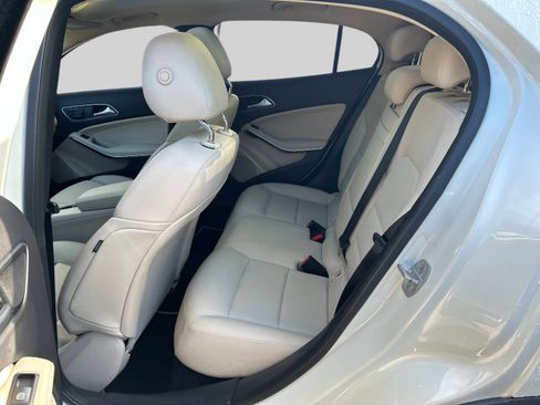 Used 2017 Mercedes-Benz GLA 250 4MATIC image 12