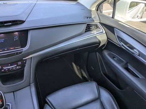 Used 2017 Cadillac XT5 Luxury w/ Driver Awareness Package AWD/4WD image 17