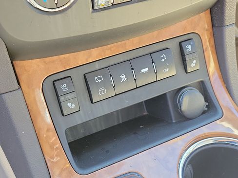 Used 2010 Buick Enclave CXL w/ Trailering Provision Package image 28