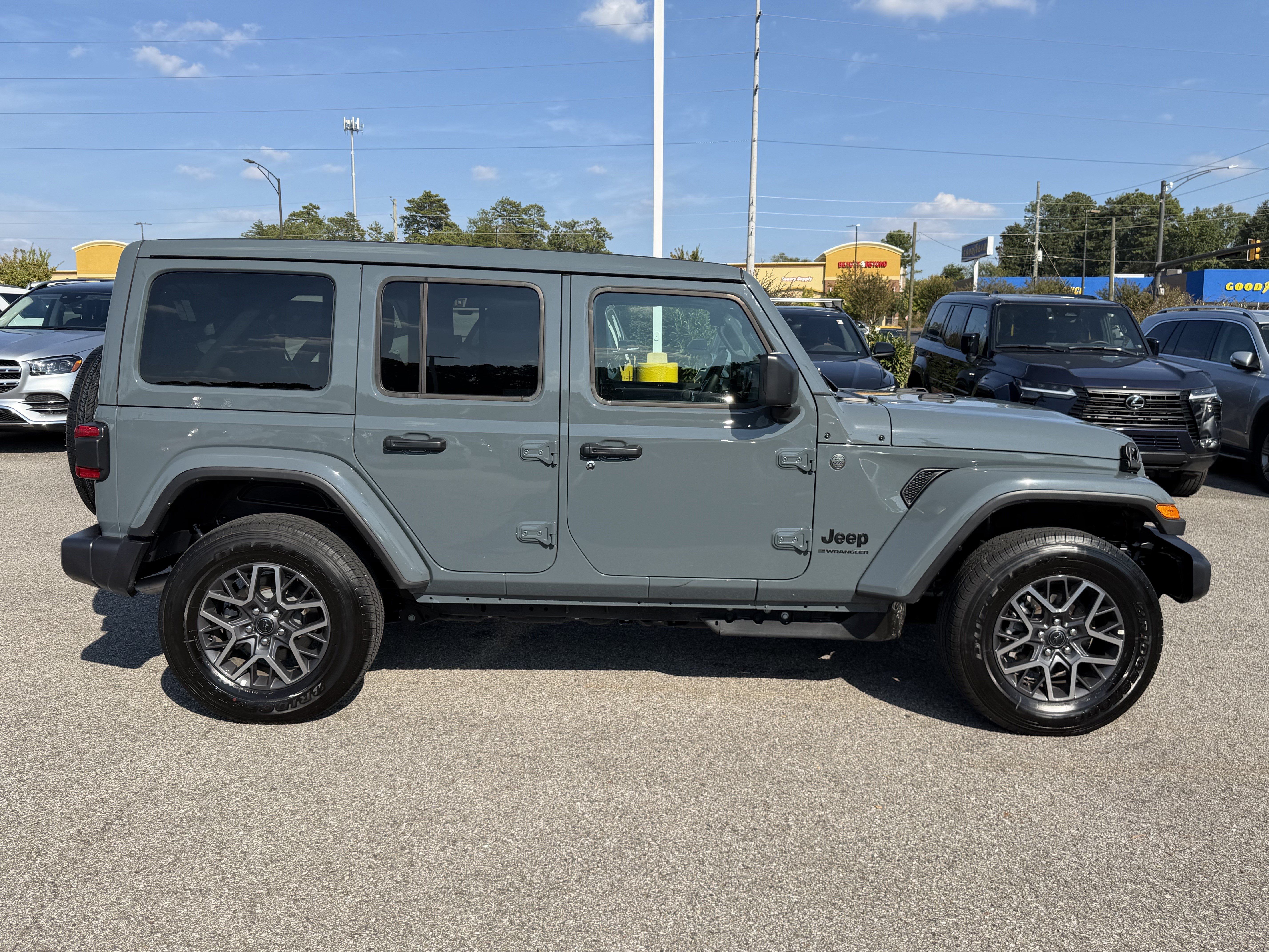 Used 2026 Jeep Wrangler Unlimited Sahara AWD/4WD image 11
