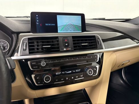 Used 2018 BMW 330i xDrive Sedan w/ Convenience Package AWD/4WD image 17