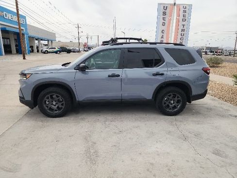 Used 2025 Honda Pilot TrailSport image 7