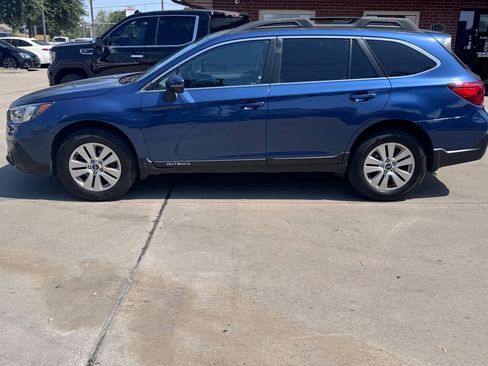 Used 2019 Subaru Outback 2.5i Premium w/ Popular Package #2 AWD/4WD image 9
