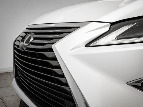 Used 2018 Lexus RX 350L Premium w/ Premium Package image 3