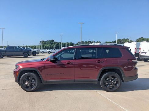 Used 2023 Jeep Grand Cherokee L Laredo RWD image 9