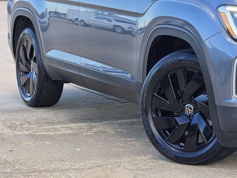 Used 2024 Volkswagen Atlas SE w/ Black Wheel Package FWD image 11