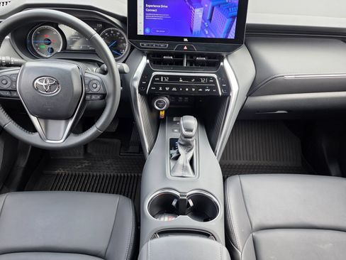 Used 2024 Toyota Venza XLE AWD/4WD image 14
