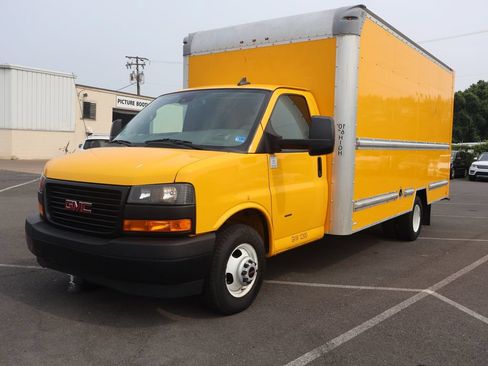 Used 2021 GMC Savana 3500 Extended w/ Power Convenience Package RWD image 3